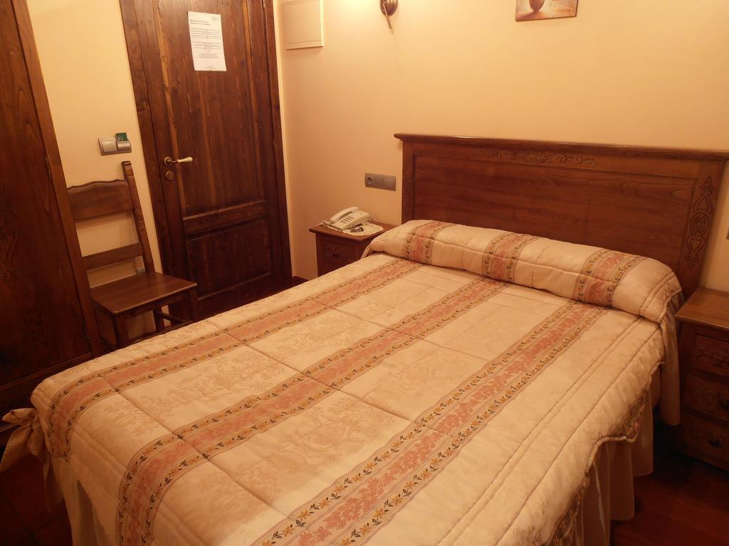 Hostal Virgen De La Encina Ponferrada Room photo