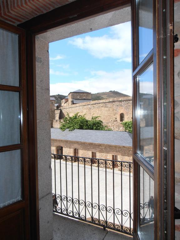 Hostal Virgen De La Encina Ponferrada Room photo